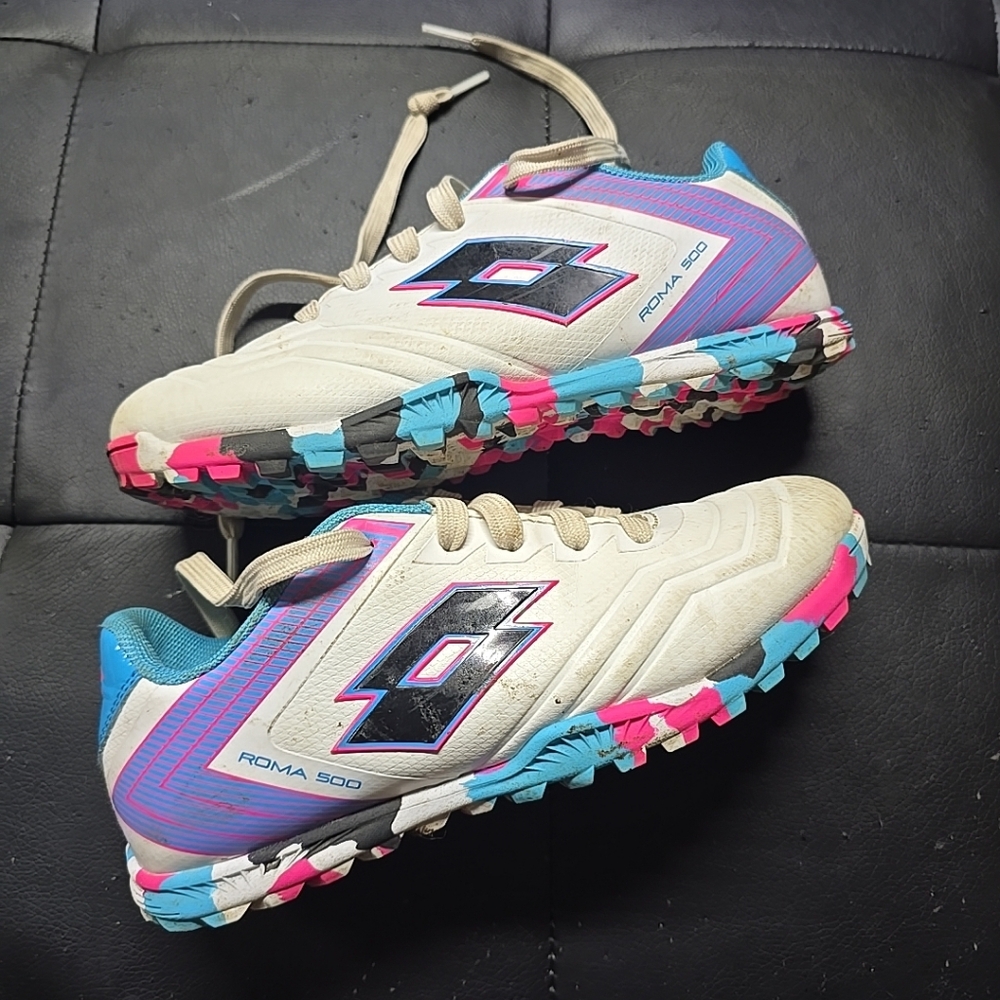 Lotto Youth Size 1.5 Indoor Soccer Cleats Blue/Pink